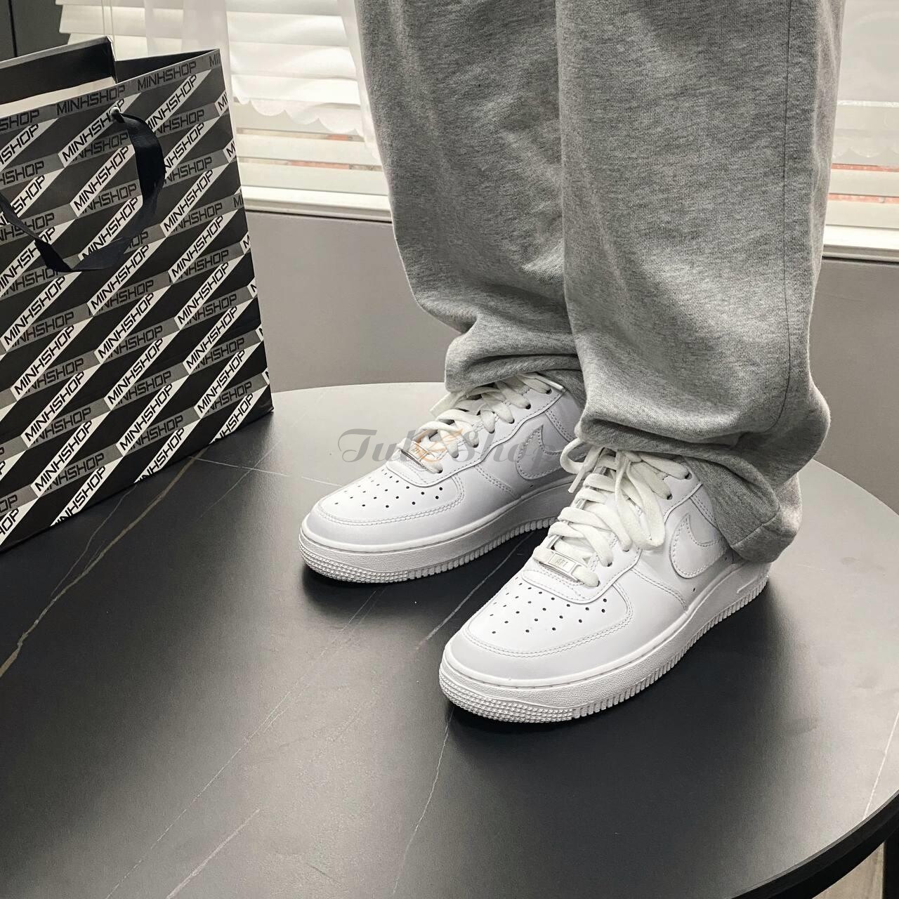 Top Giày AF1 Trắng Trend Không Lo Lỗi Mốt