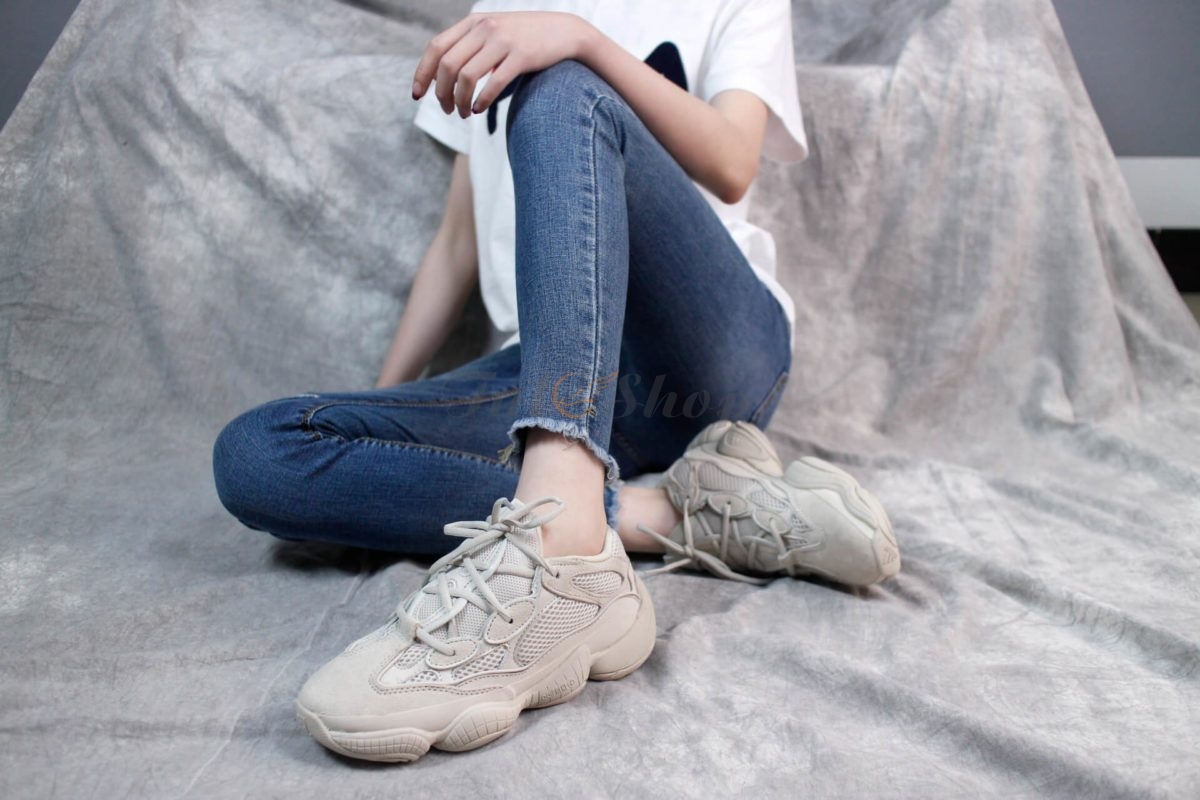 +50 mẫu giày Adidas Yeezy 'Hot Trend' được cập nhật mới nhất 2020
