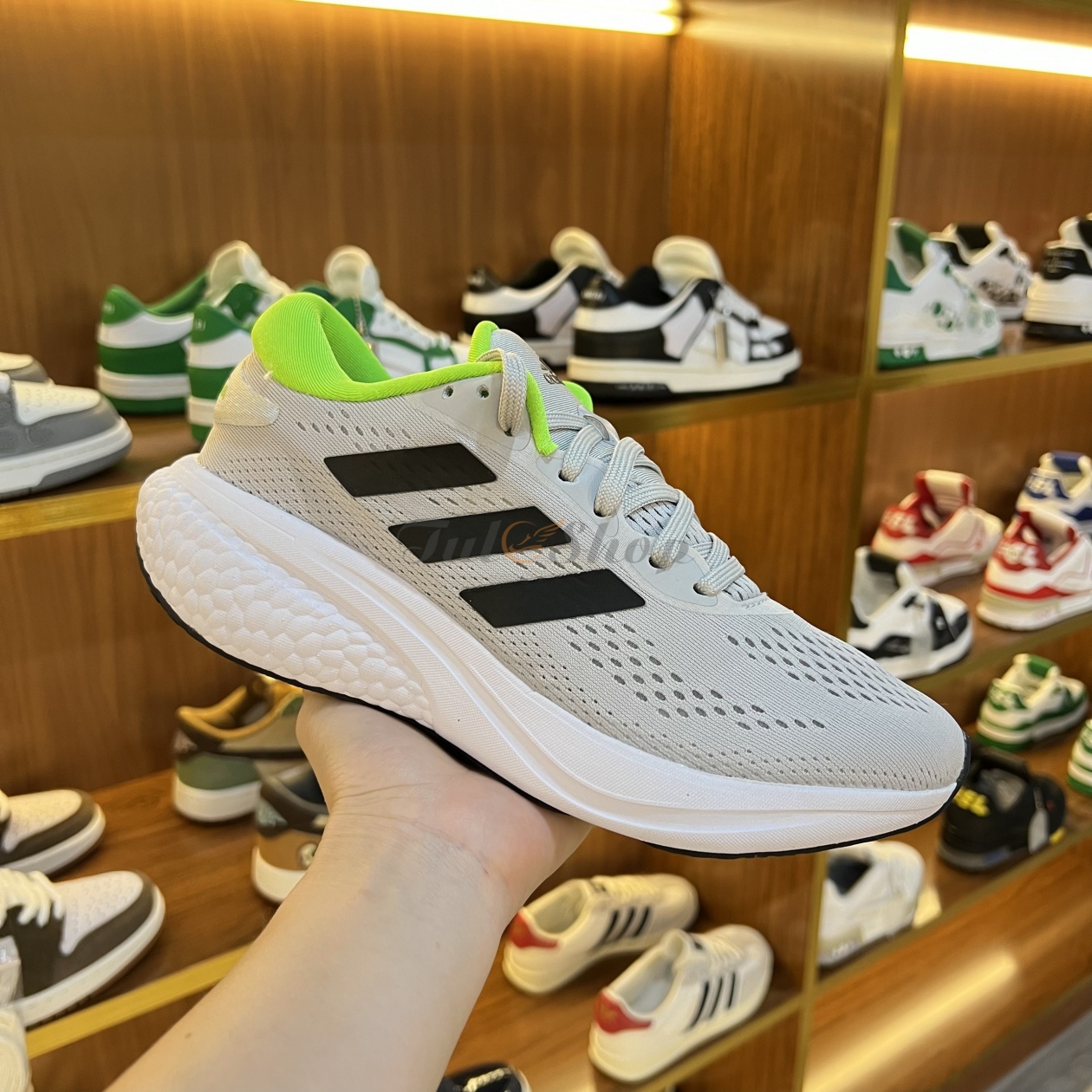 Thiết kế đơn giản nhưng đầy tinh tế của người cha Adidas