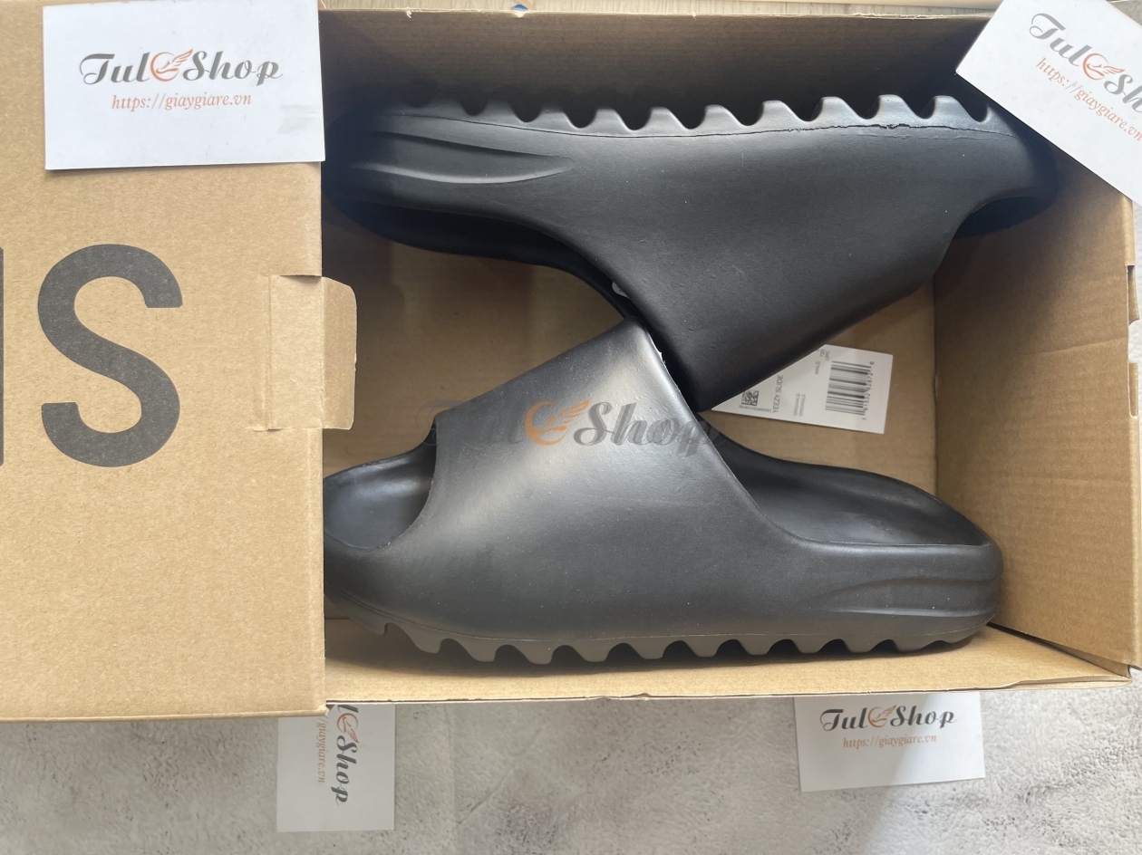 adidas-yeezy-slide-triple-black-1