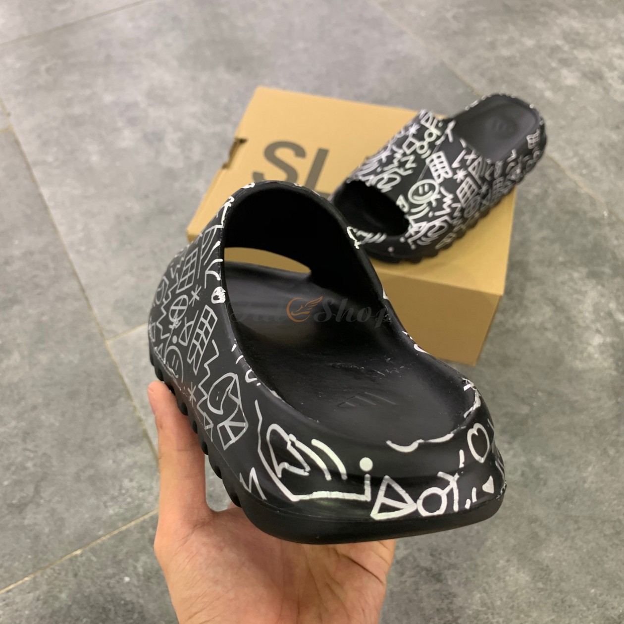 yeezy slides black adidas