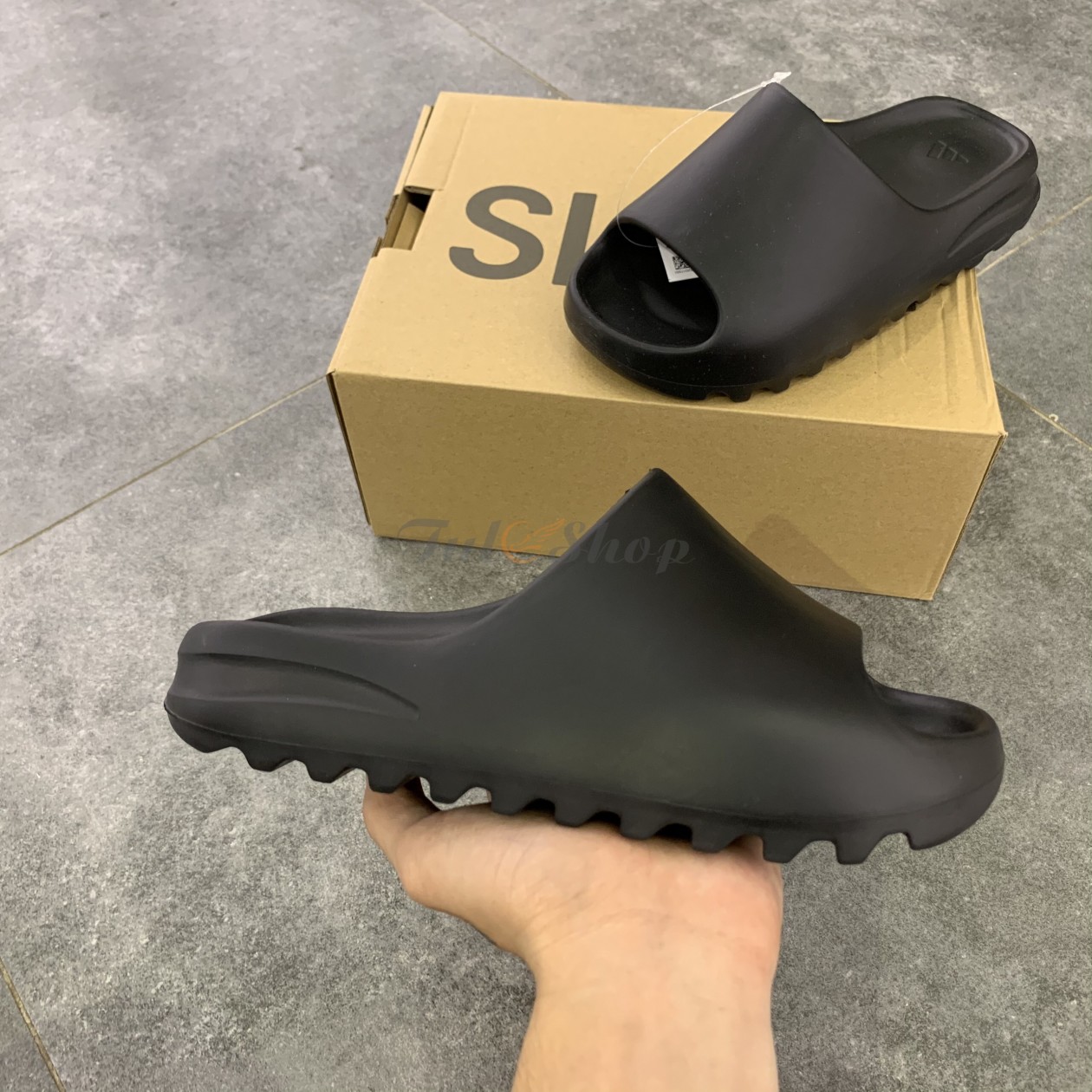 black yeezy slides size 8