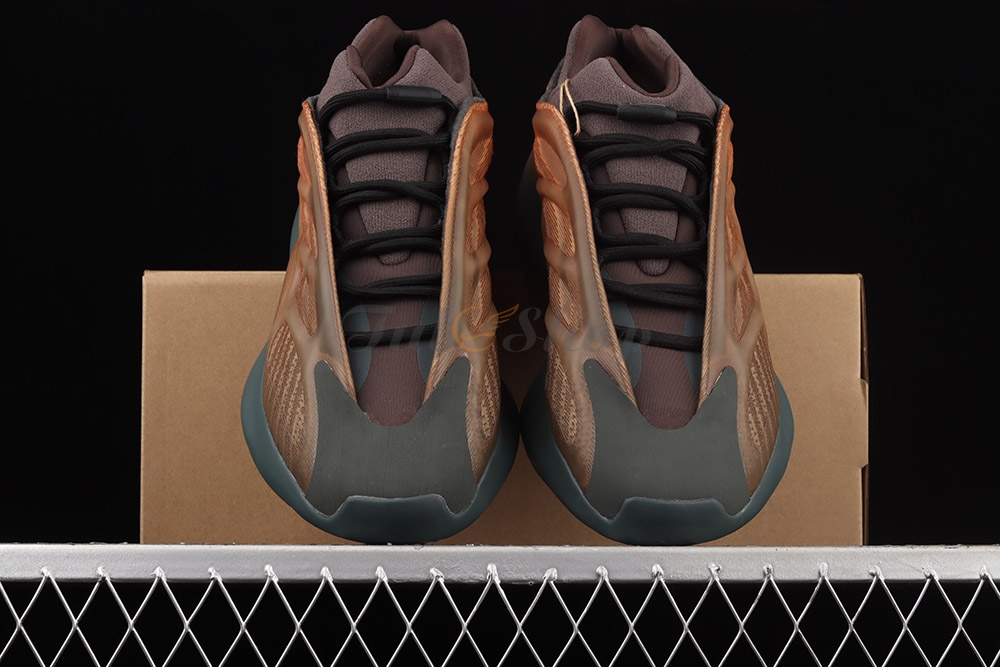 Giày Yeezy 700 V3 Copper Fade đã mở bán có gì đặc biệt?