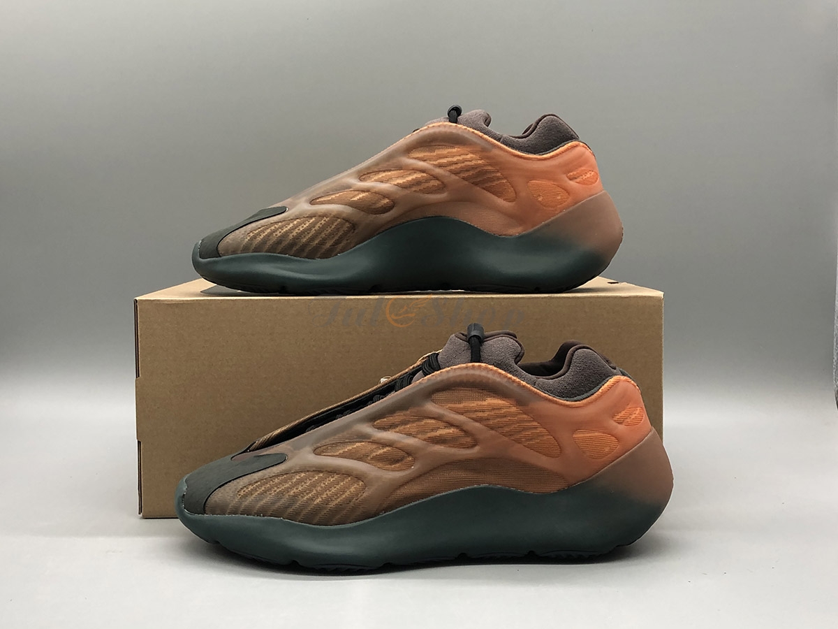 Giày Yeezy 700 V3 Copper Fade đã mở bán có gì đặc biệt?