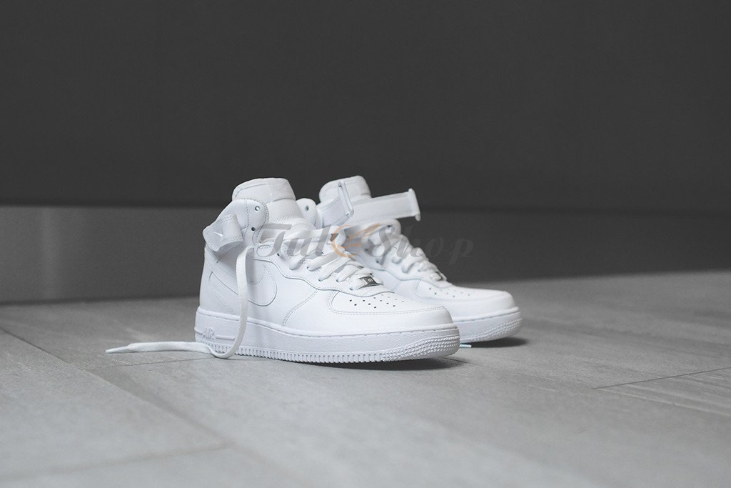 Lý do giày Nike Air Force của bạn luôn gây ấn tượng khi mang đi dạo hoặc đi chơi với bạn bè