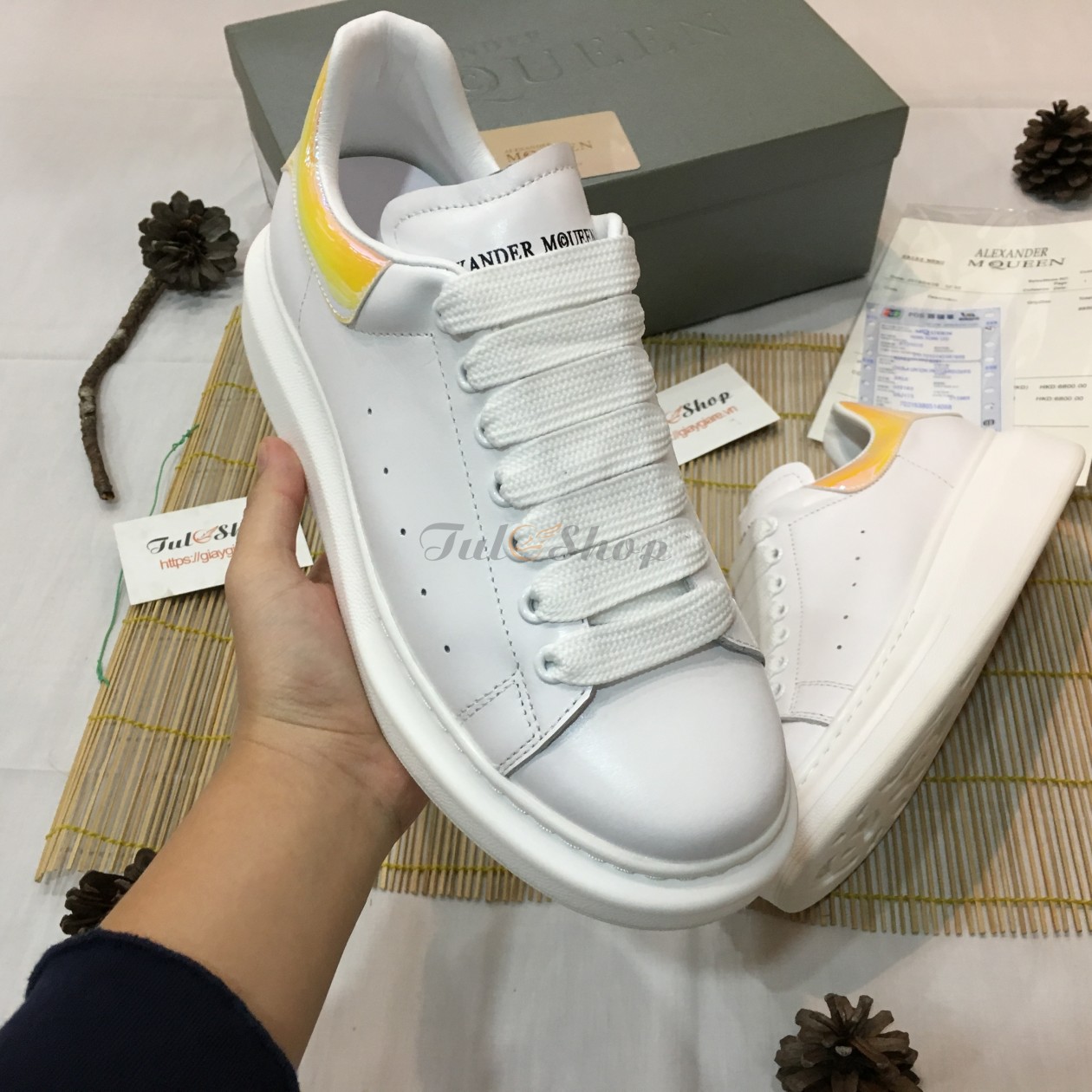 Mcqueen trắng gót bóng vàng 1:1 nam, nữ