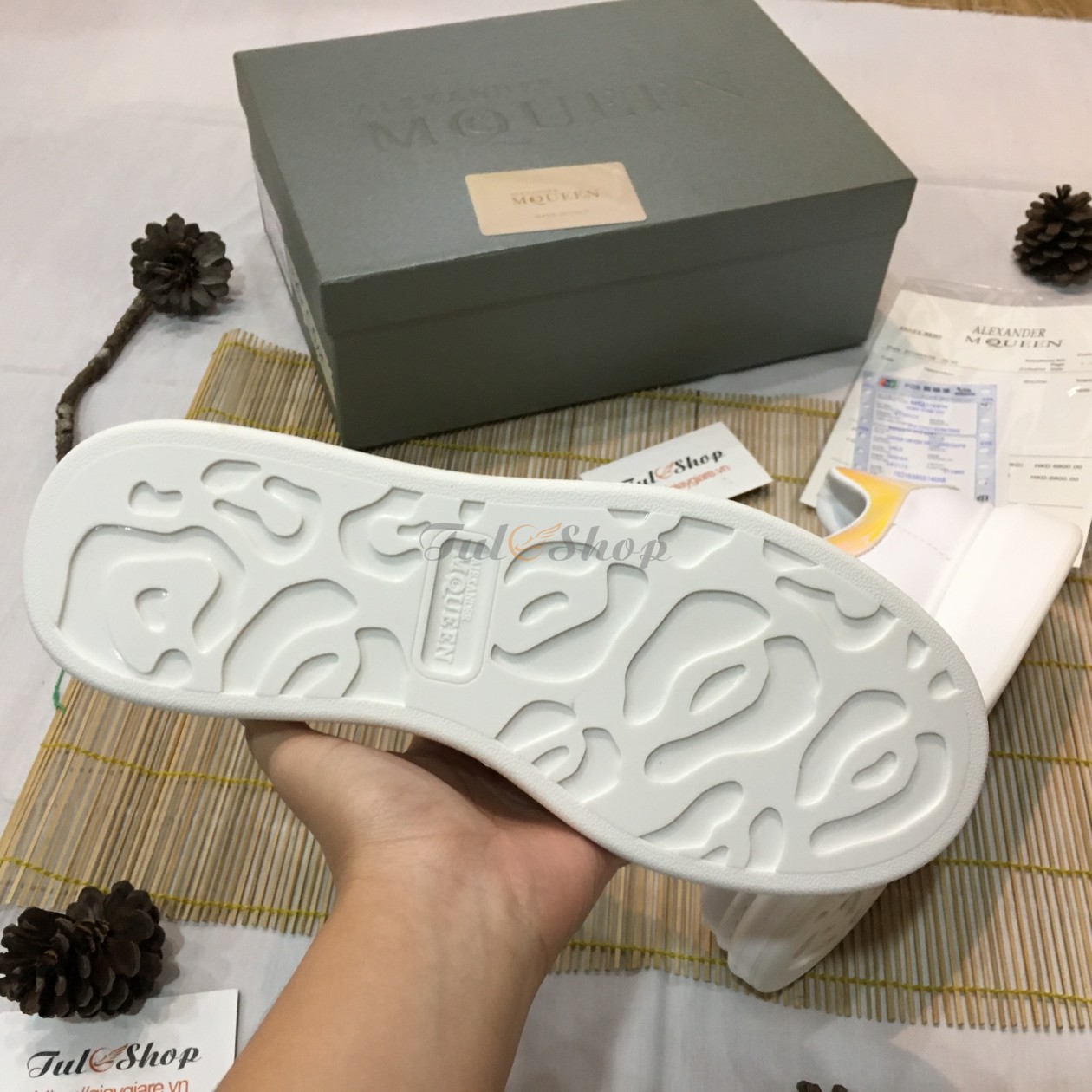 Mcqueen trắng gót bóng vàng 1:1 nam, nữ