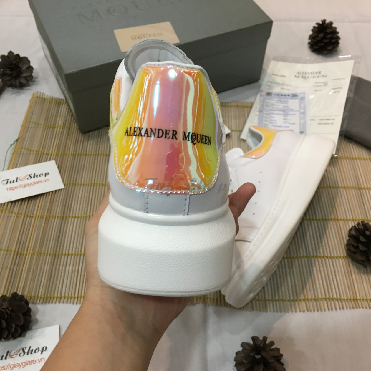 Mcqueen trắng gót bóng vàng 1:1 nam, nữ