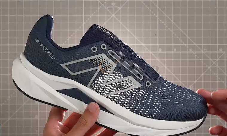 New Balance FuelCell Propel