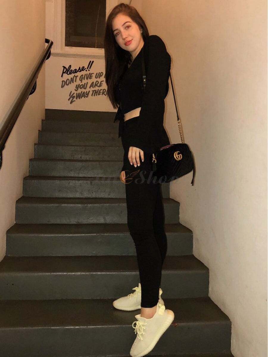 Tips Phối Đồ Với Giày Adidas Nữ Mới Nhất