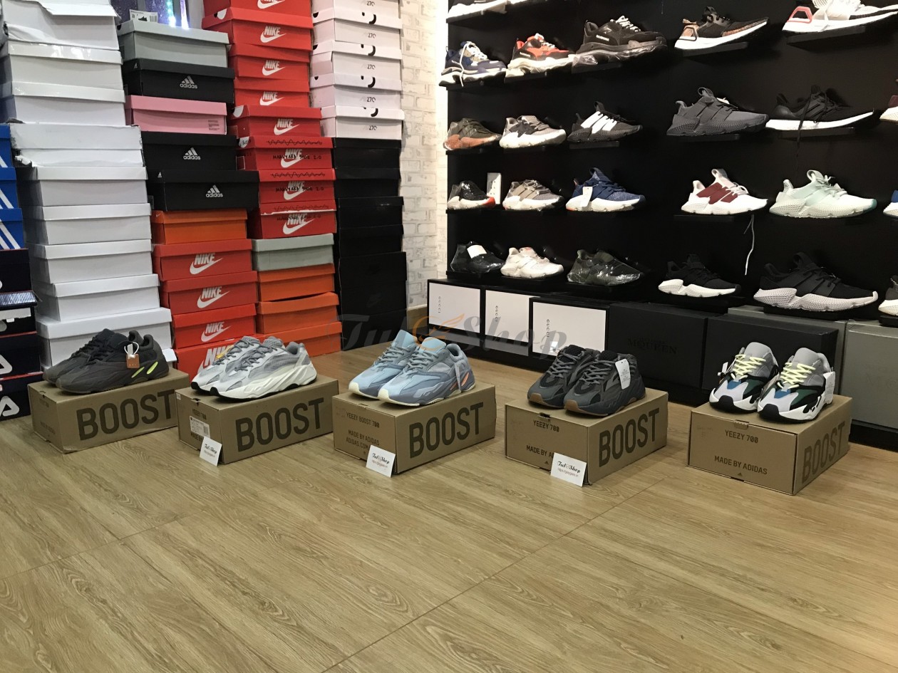 Yeezy 700