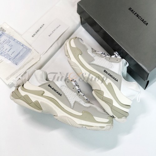 Luxury womens sneakers  Triple S Balenciaga black and pink sneakers