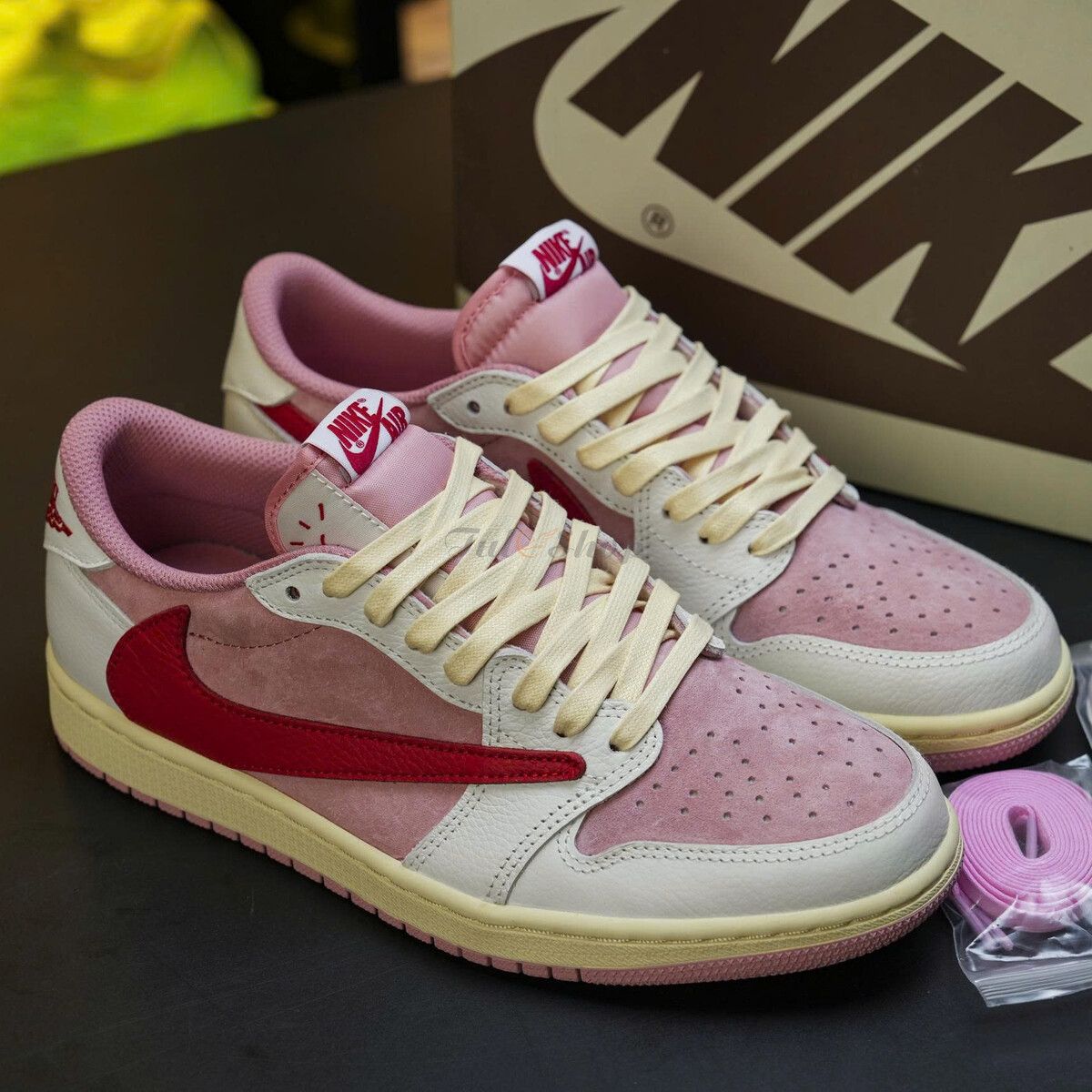 Air Jordan 1 Low Travis Scott OG Shy Pink 2026