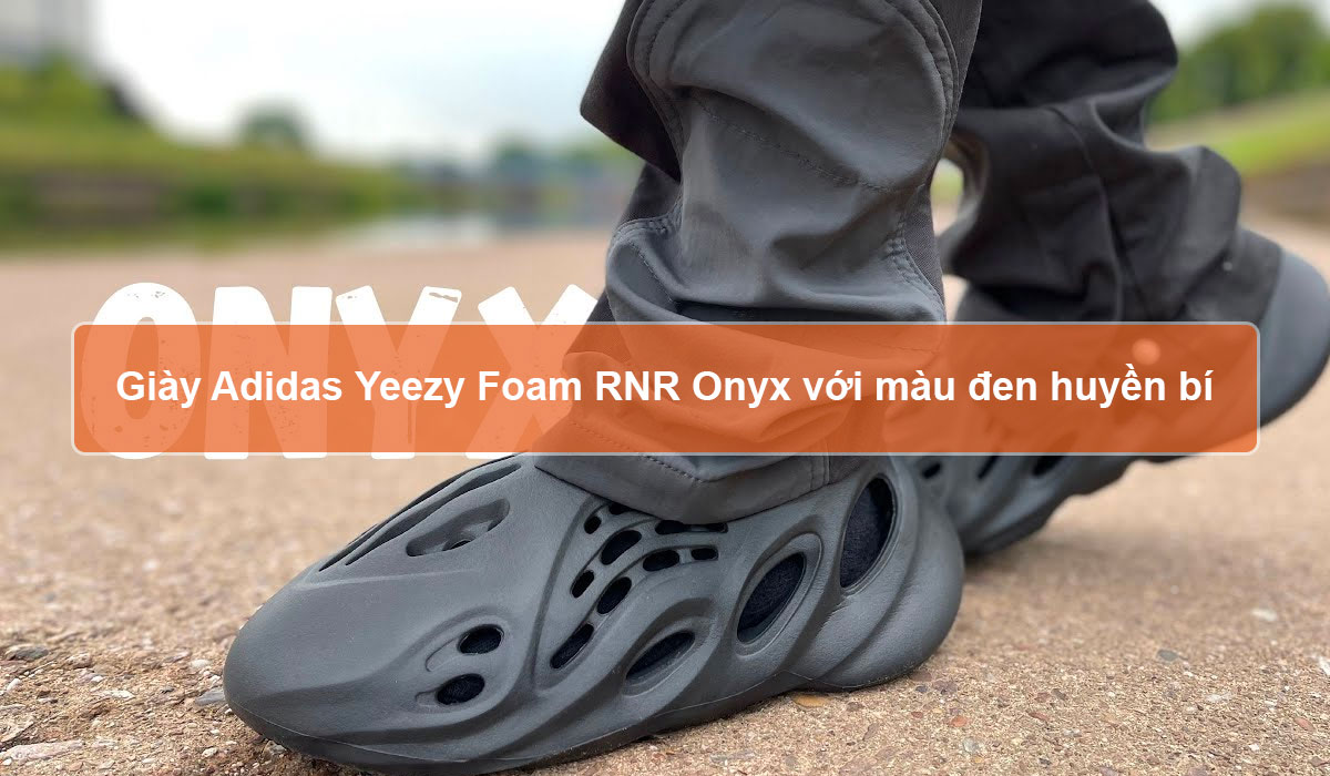 Giày Adidas Yeezy Foam RNR Onyx với màu đen huyền bí