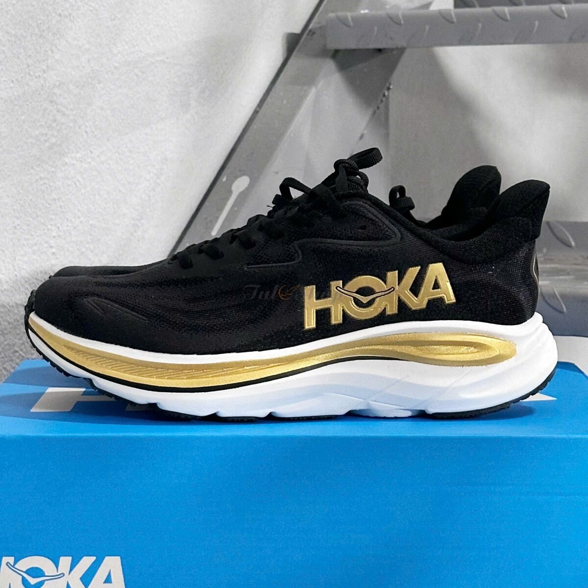 Hoka Clifton 10 Black Gold