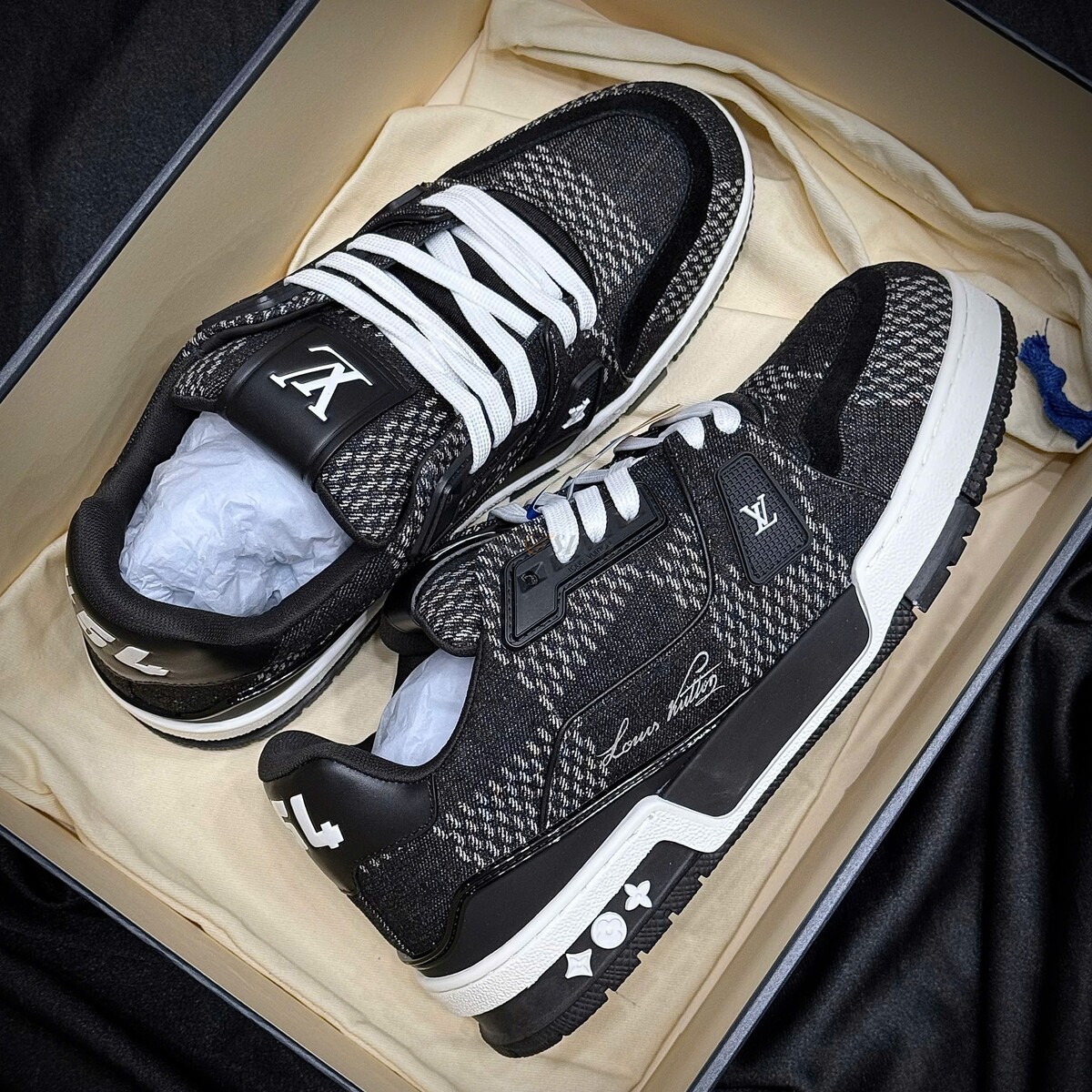 LV54 Trainer Black White Pattern - Best Quality