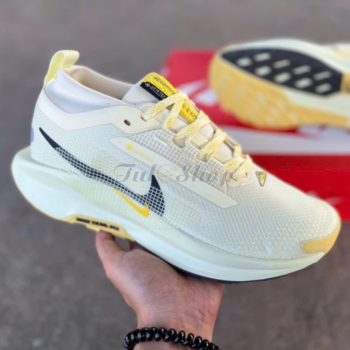 Nike Pegasus Trail 5 Gore-Tex Alabaster & Medium Ash