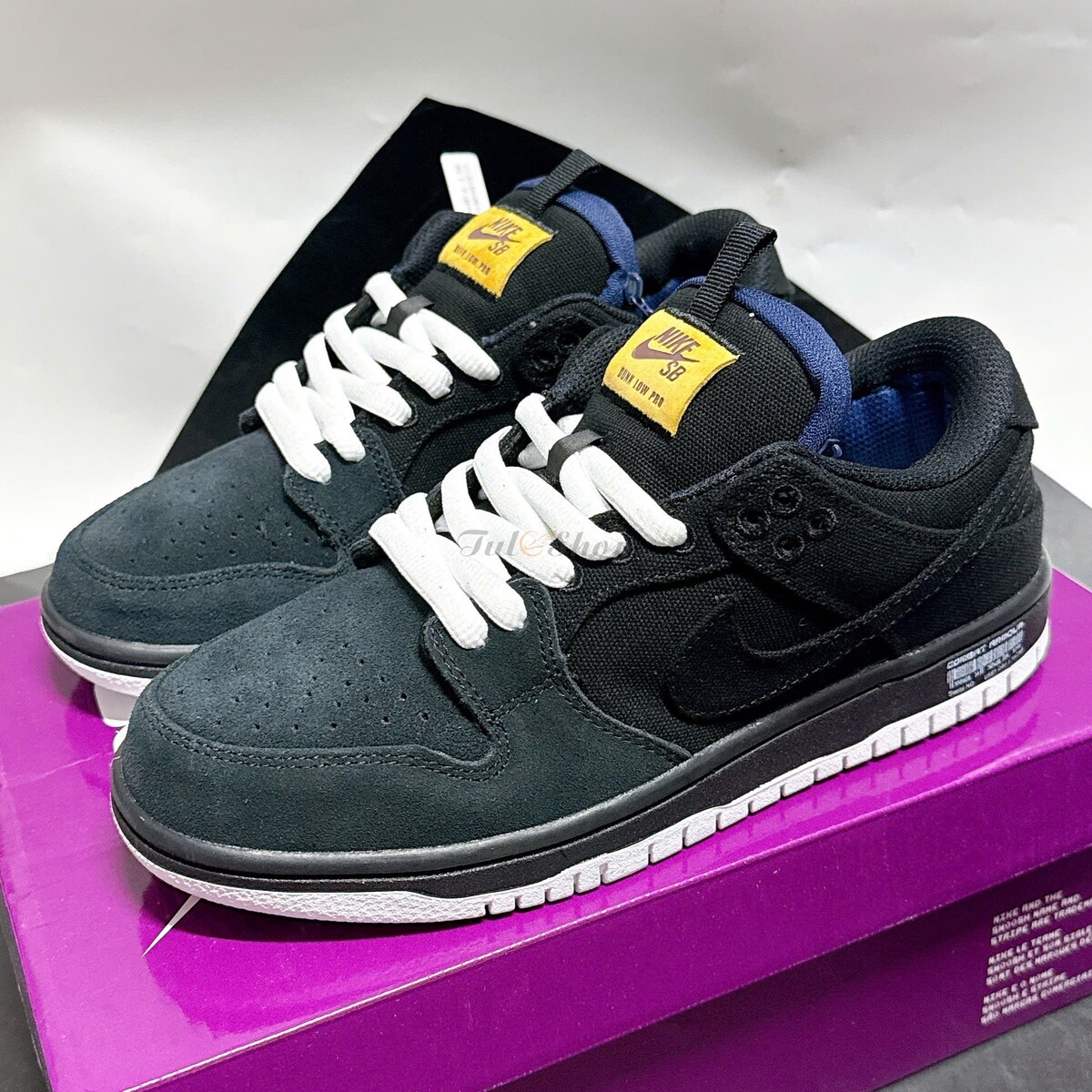 Nike SB Dunk Low Night Raid
