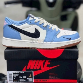 Air Jordan 1 Low OG UNC PE
