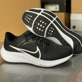 Air Zoom Pegasus 40 Black White