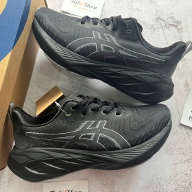 Asics Novablast 4 All Black