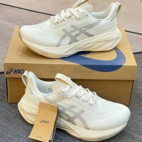 Asics Novablast 4 Birch Moonrock