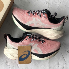 Asics Novablast 4 TR Rose Rouge