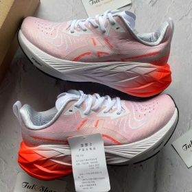 Asics Novablast 4 White/Sunrise Red