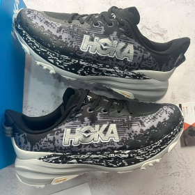 Hoka Speedgoat 6 Black/Stardust