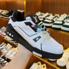 LV Trainer Text White Black Multi Color