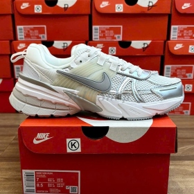 Nike V2K Runtekk Metallic Silver