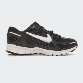 Nike Vomero 5 Black White