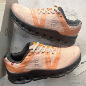 On Running Cloudgo Rose/Magnet