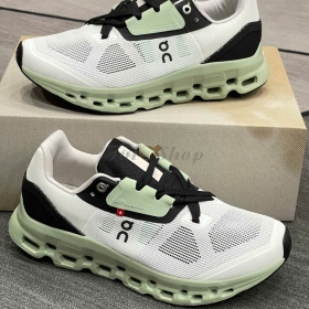 On Running Cloudstratus 2 Grey Green