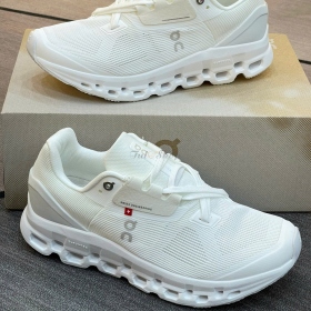 On Running Cloudstratus 2 White