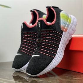 React Phantom Run Flyknit 2 Black Pink