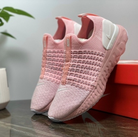 React Phantom Run Flyknit 2 Cloud Pink